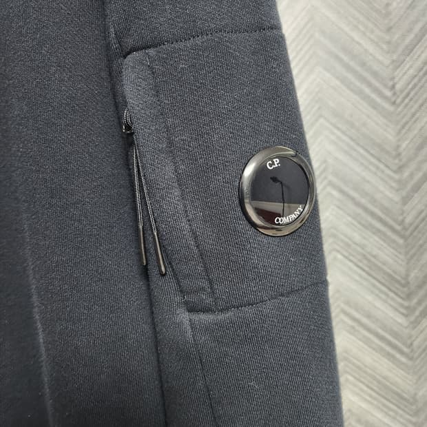 CP COMPANY 맨투맨 블랙 100 (L)