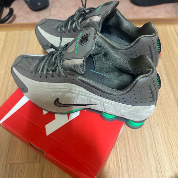 나이키 샥스 올리브