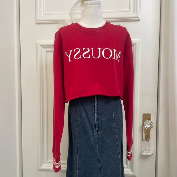 red lettering white printing crop sweats