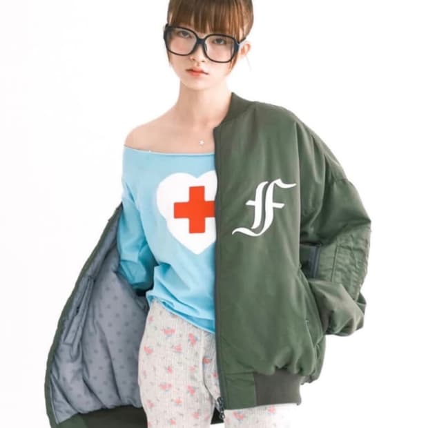 샵페어리 봄버 자켓 카키 구합니다