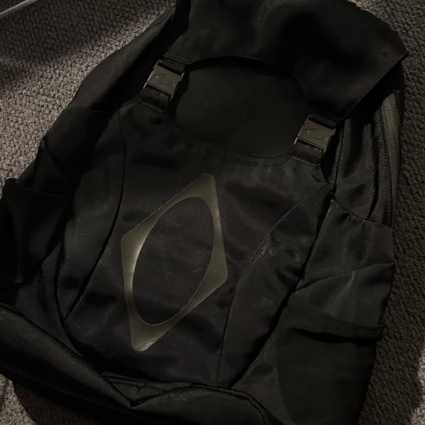 미스치프 버클 플랩 백팩