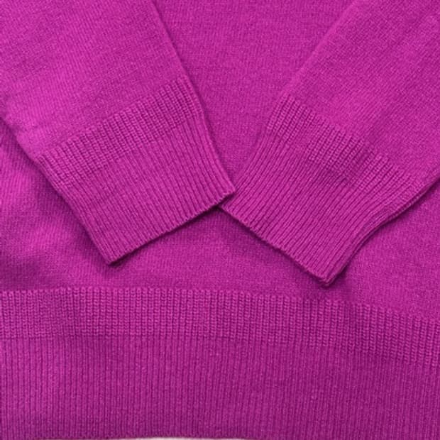 베네통 레터링 V넥 니트