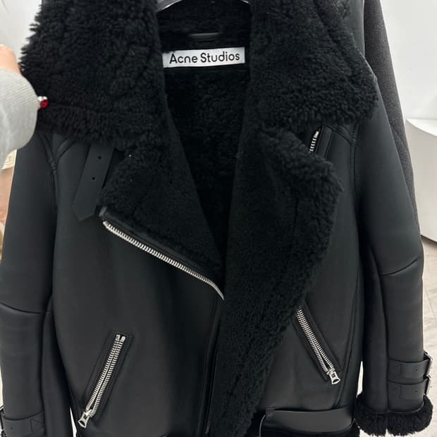 아크네 스튜디오 벨로시티 무스탕 32사이즈