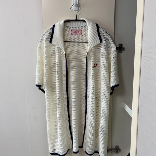 에이카화이트 펀칭 니트 가디건