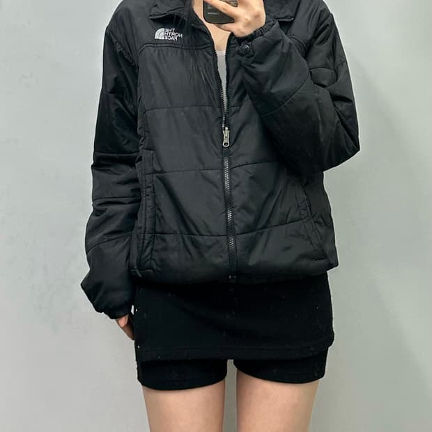 노스페이스 자수로고 블랙 경량 패딩 