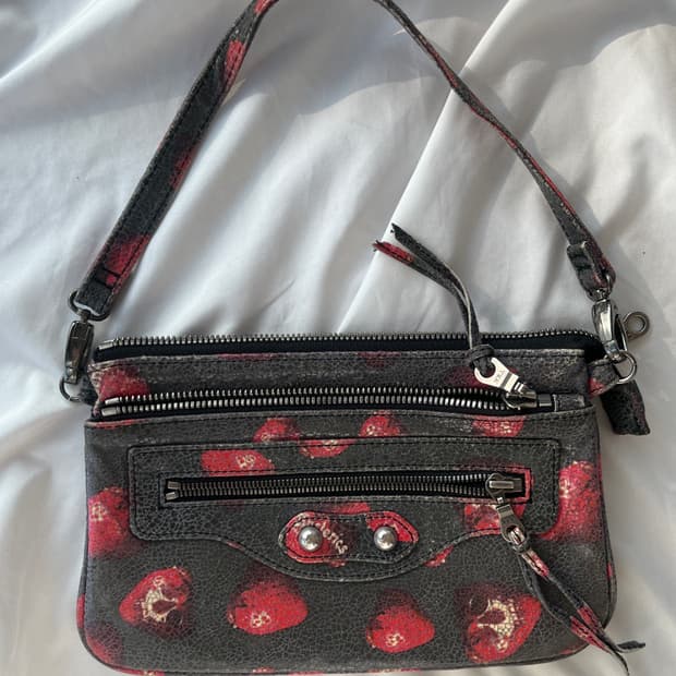 히스테릭 글래머 스컬베리 해골 딸기 가죽 숄더 백