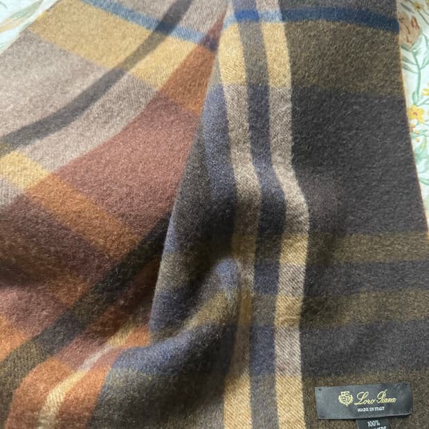 로로피아나 머플러 팔아요