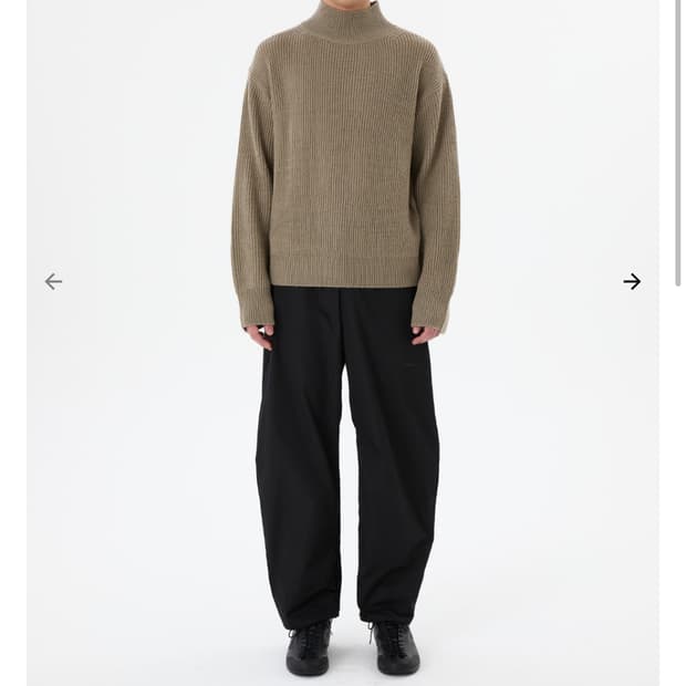 [M]아모멘토 타프타 커브드 레그 팬츠 블랙