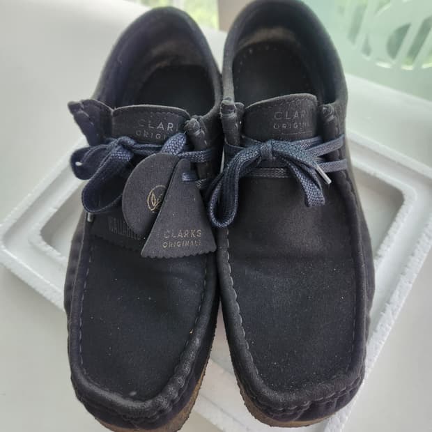 클락스 왈라비 블랙 275