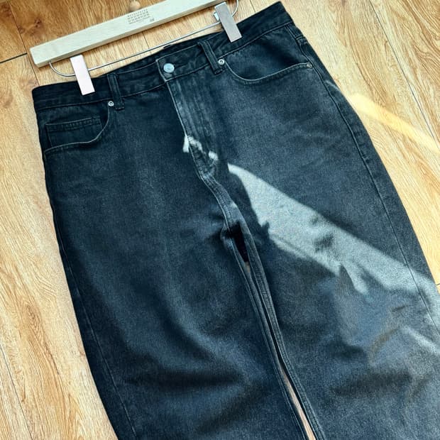 [33] 무탠다드 레귤러 핏 데님 워시드 블랙