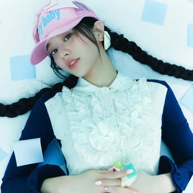 애슐리 윌리엄스 25fw 크라이 베이비 트러커 캡/핑크