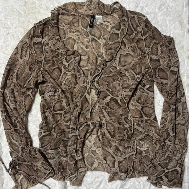 h&m divided 파이톤 패턴 셔링 가디건 오리엔탈st