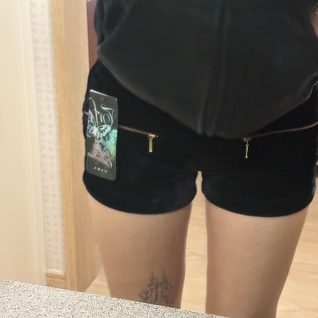 자라 벨벳 로우라이즈 숏팬츠