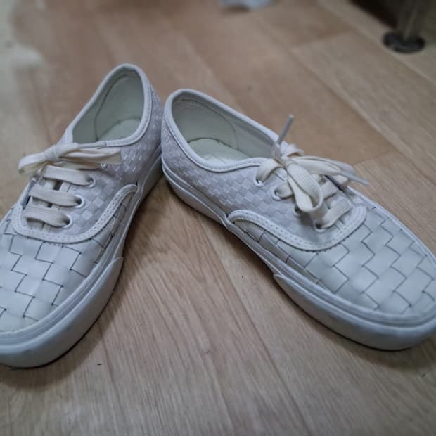 vans 화이트가죽스니커즈 화이트모자이크가죽 운동화 
거의새거 235
