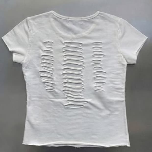 begbegbeg DAMAGED CUTTING BABY 티셔츠