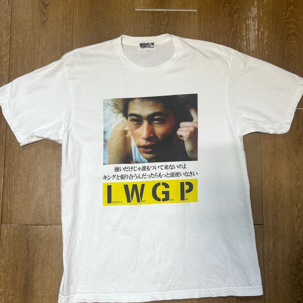 메디콤토이 IWGP 킹 (쿠보즈카 요스케) 반팔 티셔츠