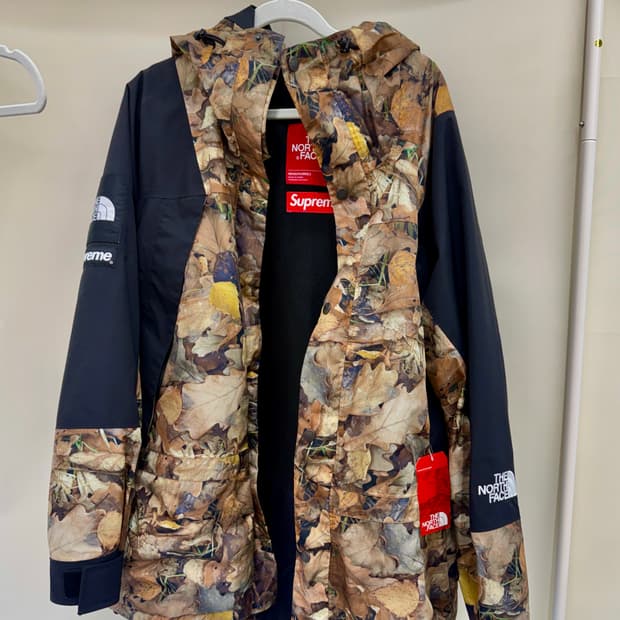 슈프림 노스페이스 낙엽 바람막이
