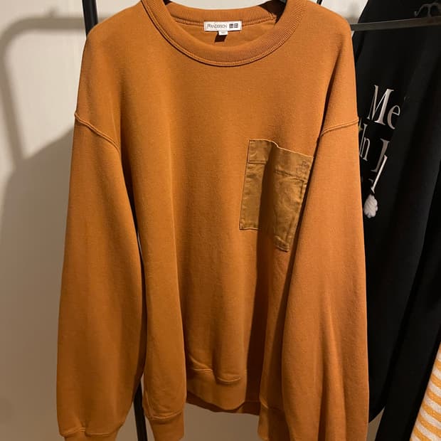 유니클로 JW앤더슨 포켓맨투맨