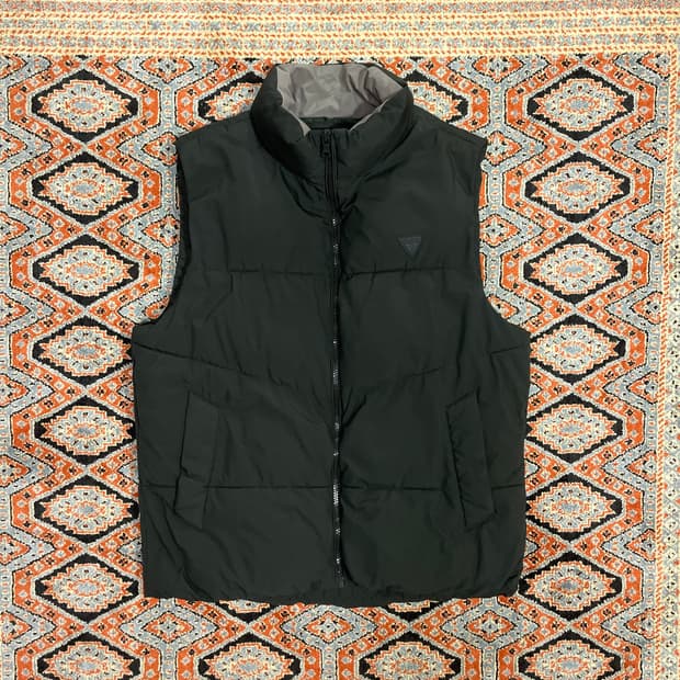 게스 차콜 패딩조끼 남성L