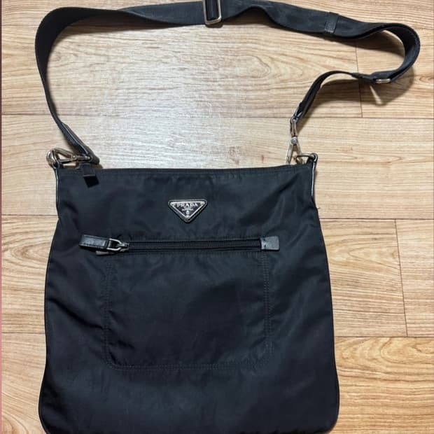 프라다 블랙 크로스백