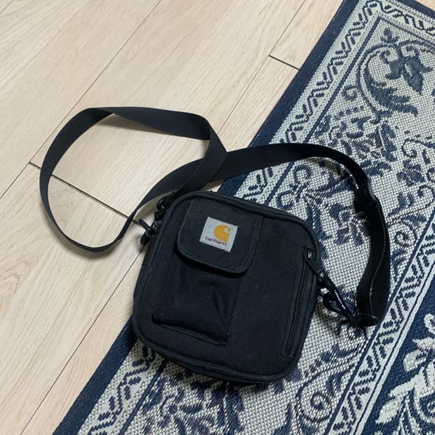 칼하트 에센셜 백 블랙 크로스백