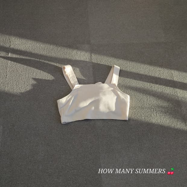 베이지 슬리브리스 탑 백리본