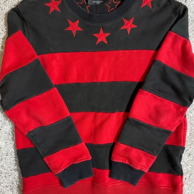 지방시 스타패치 맨투맨