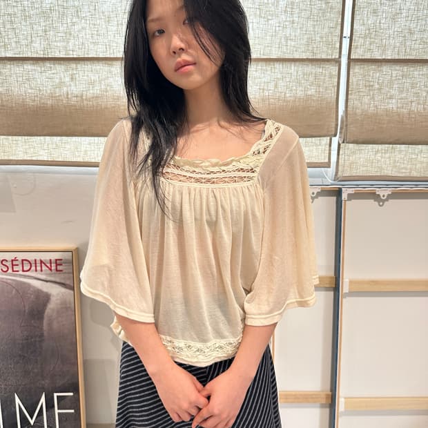 빈티지 케이프 슬리브 블라우스