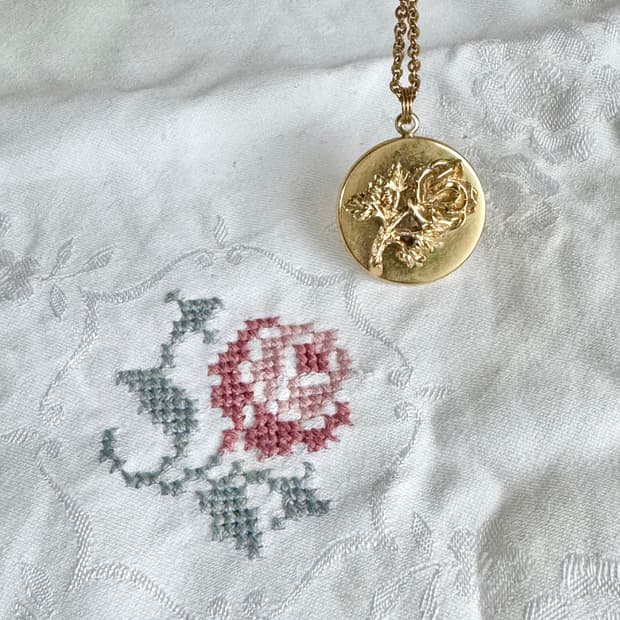 미국 빈티지 골드 코인 로즈 목걸이 Avon