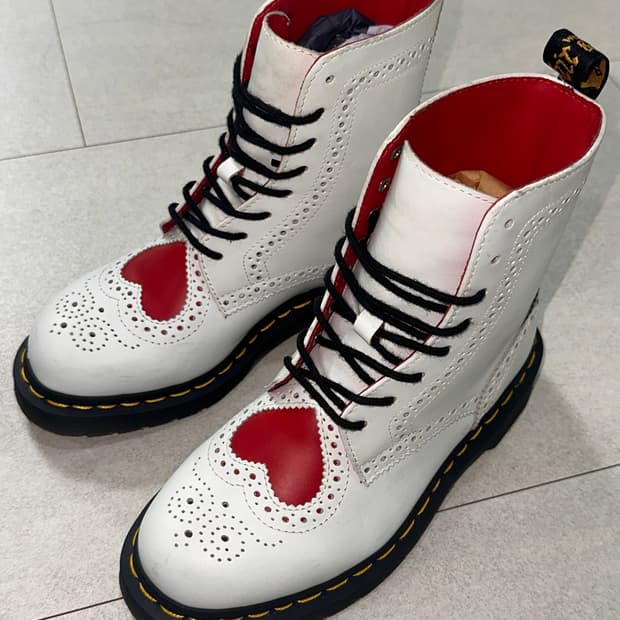 닥터마틴 발렌타인 8홀 벤틀리하트 (한정판) 