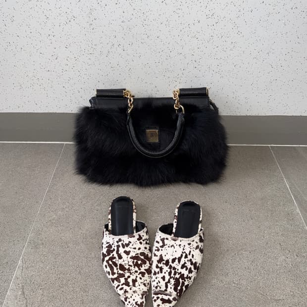 Della Stella black cow skin fox fur 숄더백
