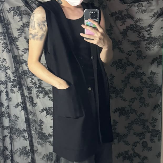 Minimal Hooded Layer Vest