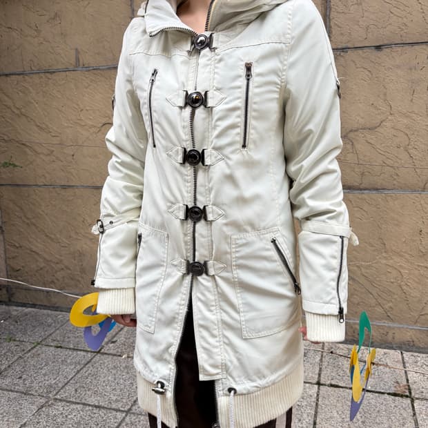 메종길피 락펑크 락시크 화이트 메탈버클 롱자켓 