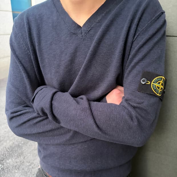 스톤아일랜드 브이넥 니트