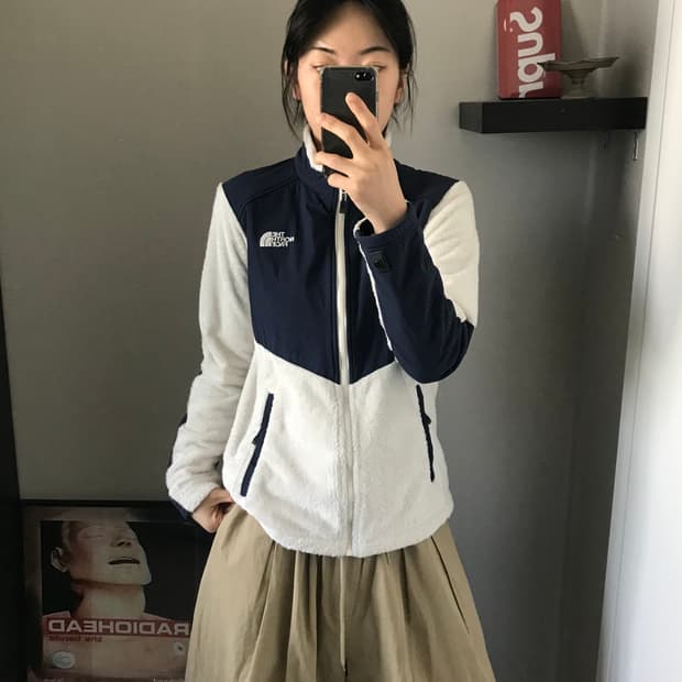 노스페이스 로고 화이트 네이비 플리스 집업