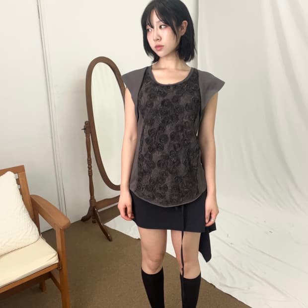 MICHAA Sleeveless corsage blouse