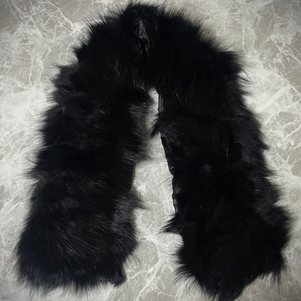 black collar fur muffler