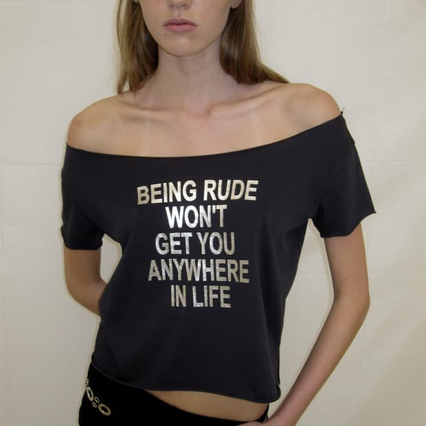 저스트하우스 오프숄더 티