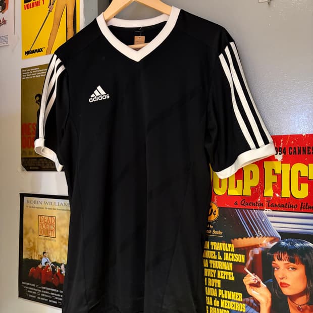 아디다스 브이넥 기능성 반팔