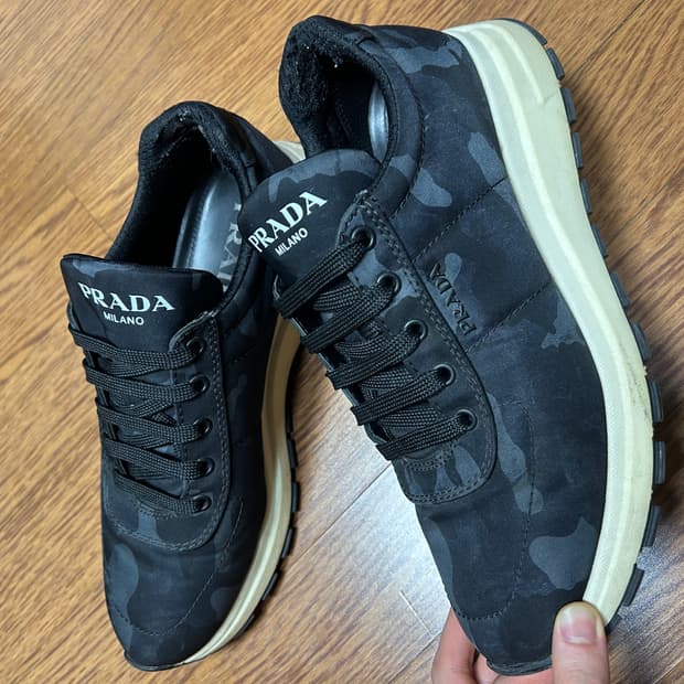 프라다 카모플라쥬 블랙 스니커즈