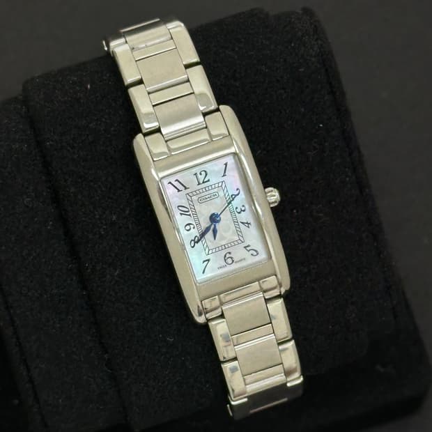 코치 자개 다이얼 렉탱귤러 쿼츠 시계