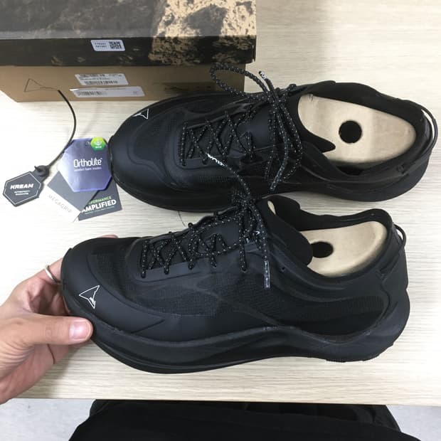 Roa sellar black