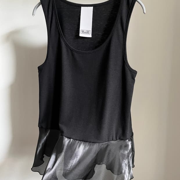 Ruffle layered sleeveless