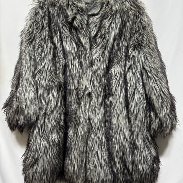 38 프라다 인조 모피 코트