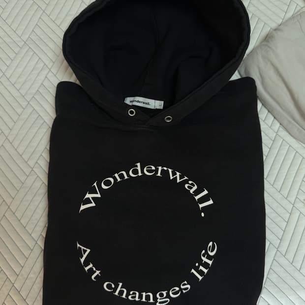 원더월 후드티