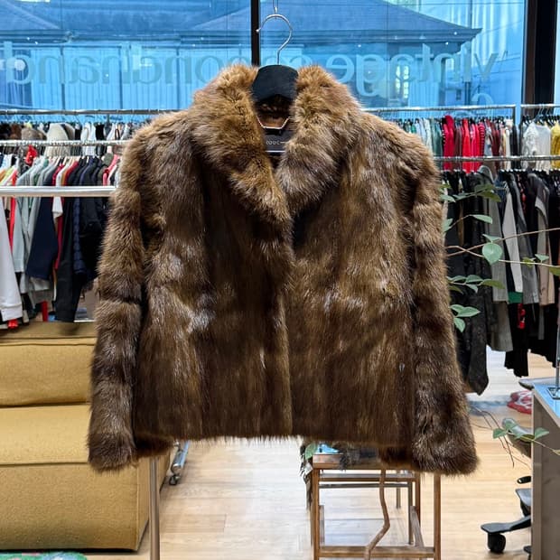 주크 브라운 머스크랫 크롭 퍼자켓