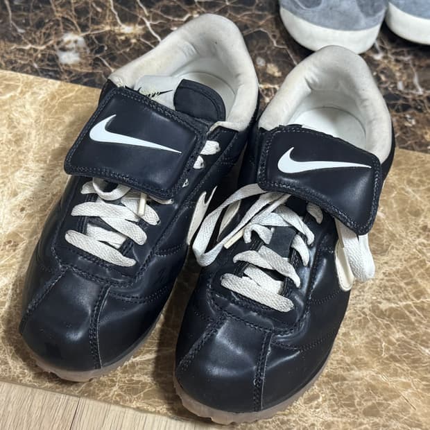 나이키 코르테즈 SE 블랙 검 브라운 230mm