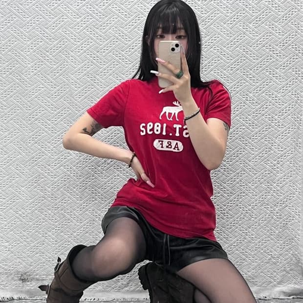 아베크롬비 Y2K 레트로 딥레드 슬림핏 반팔티 S C13180