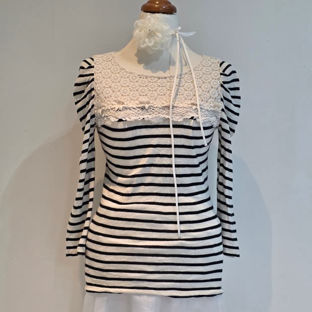 모리걸로리타st 레이스 스트라이프 퍼프 니트블라우스