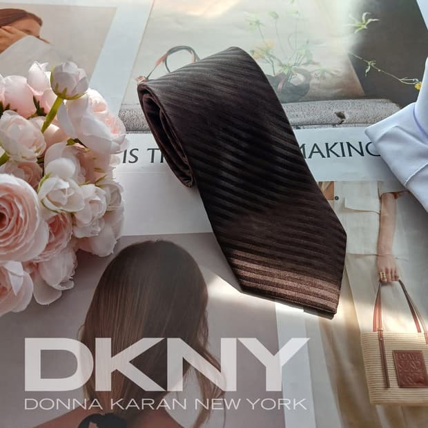 DKNY 실크 스트라이프 슬림넥타이 7.1cm A+~A등급 A18442
